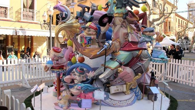 La falla infantil del distrito Centro de Dénia gana el primer premio de la sección especial