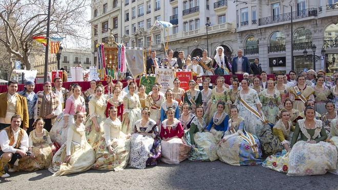 Las comisiones recogen sus premios