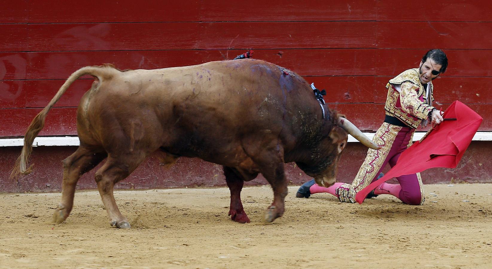 Diego Urdiales pone el temple y el aplomo en una gélida tarde de mansos