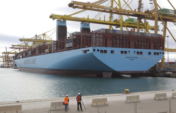 Menos navieras y barcos, pero cada vez más grandes