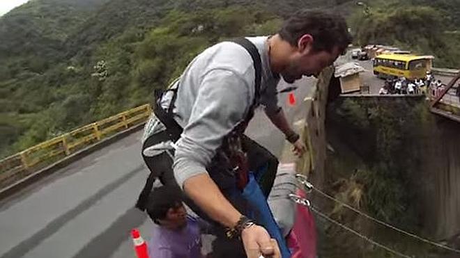 Impresionante vuelta al mundo retratada con selfies