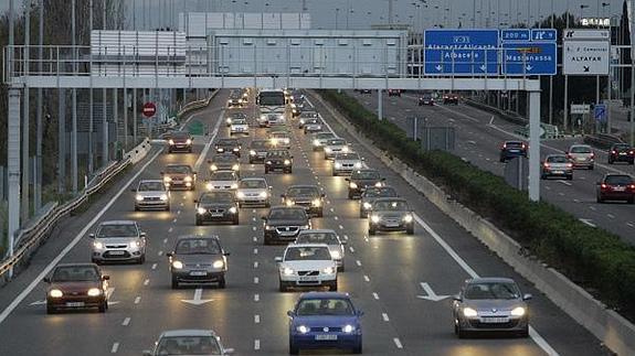 Las carreteras valencianas concentran el aumento del tráfico de vehículos
