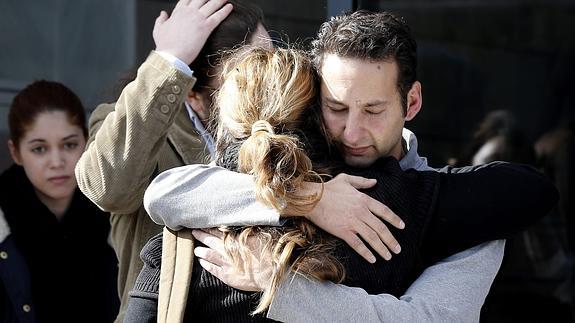 Familiares y amigos se despiden de Pedro Reyes