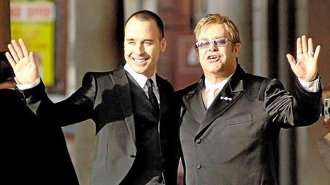 La madre de Elton John confiesa que odia a su yerno