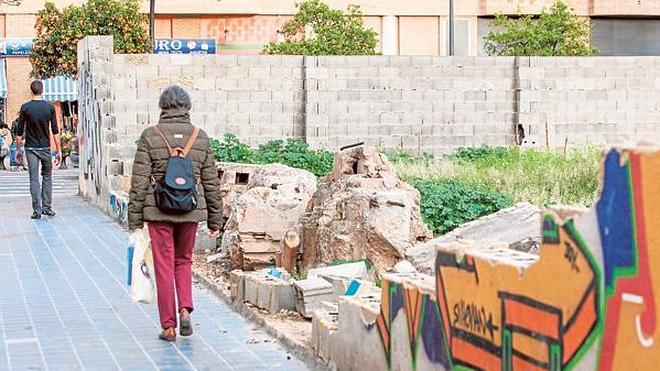 La degradación de los cuarteles de San Vicente se agudiza con la caída de otro muro