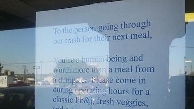 La emotiva carta que un restaurante escribe a la persona que rebuscó en su basura