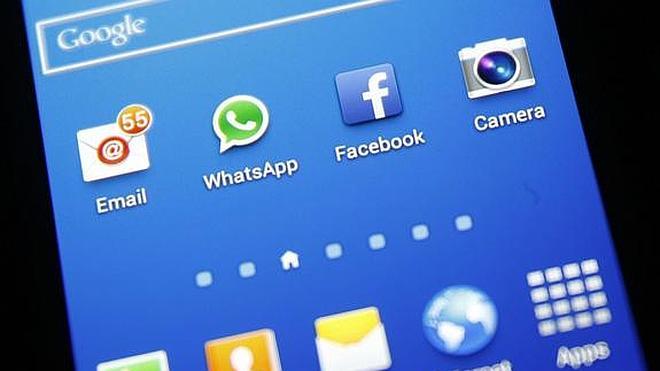Circula por WhatsApp un virus que aparece como un cheque regalo de Amazon
