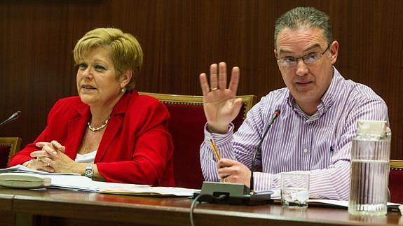 El portavoz del PP pide a la alcaldesa de Novelda no sentarse junto a ella en el pleno al sentirse «incómodo»