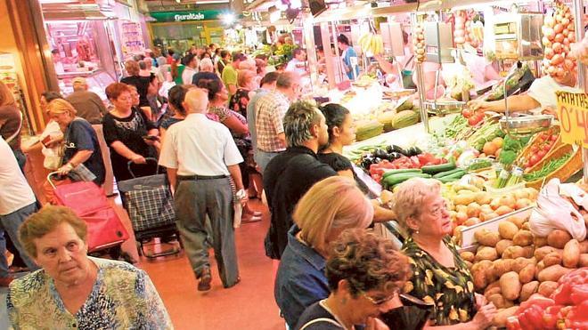 Los mercados de Valencia tendrán zonas comunes para degustaciones y se permitirán más bares