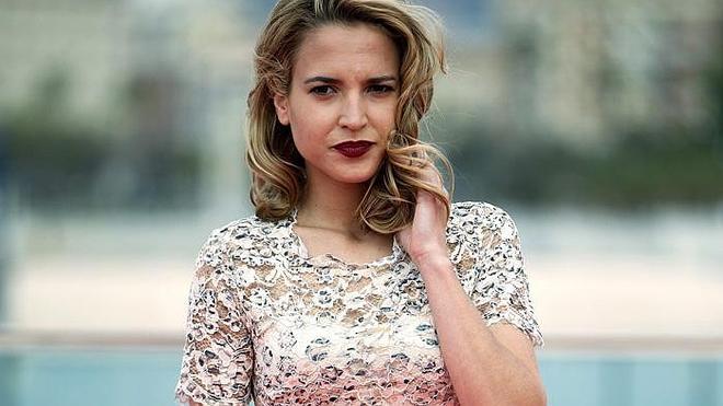 Ana Fernández reaparece en el Festival de Málaga tras la muerte de Santi Trancho