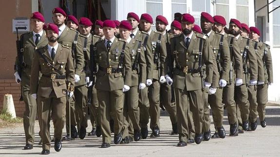 234 civiles juran la bandera española en Paterna