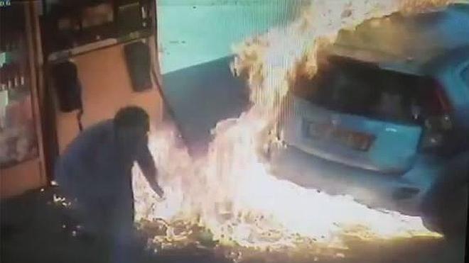 Una mujer incendia una gasolinera porque no le dan un cigarro