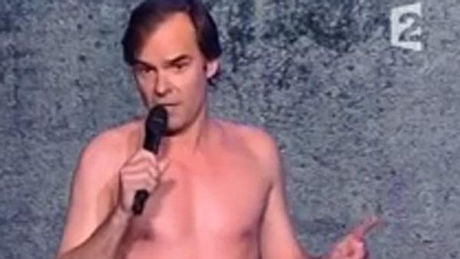 El actor Sébastien Thiéry recoge completamente desnudo el premio Molière