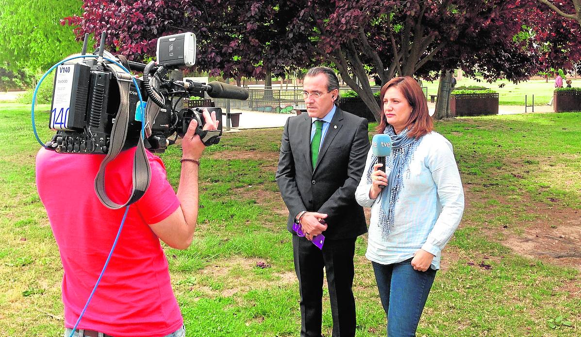 Torró acata la ley y deja de regalar pulseras para niños perdidos y detectores de humo