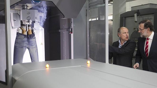Jeanología, la fábrica de vaqueros desgastados que visita Rajoy en Paterna (Valencia)