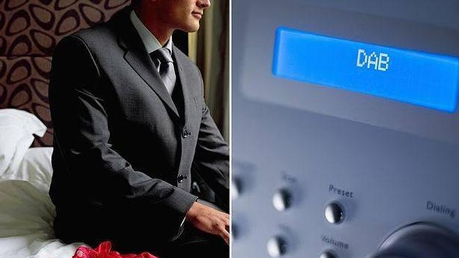 Cuenta sus infidelidades por la radio y le pilla una amiga de su mujer