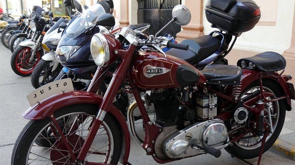 I Concentración de coches y motos clásicas en Alcàsser
