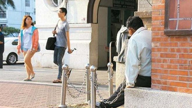 Lleva 20 años esperando a su cita en una estación de tren