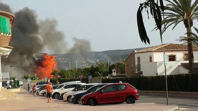 Un incendio rural en los alrededores de Xàbia