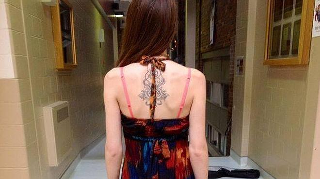 Una adolescente da una lección a quienes calificaron su vestido de «distracción sexual»