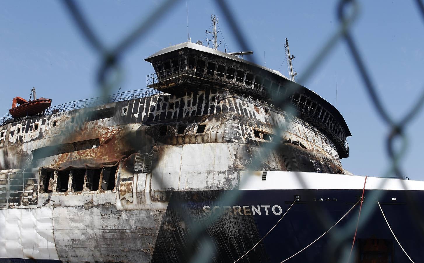 El ferry Sorrento permanecerá amarrado en Sagunto al menos una semana