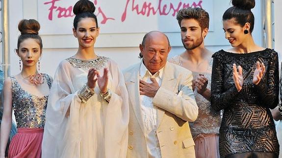 Francis Montesinos repasa sus piezas más emblemáticas en Alta Costura en la Pasarela de las Artes
