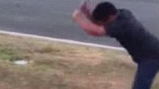 Obliga a su hijo a destruir su Xbox con un martillo por sacar malas notas