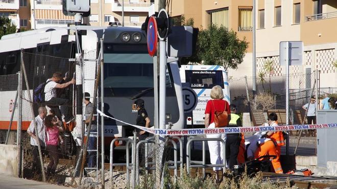 Un tren arrolla a una mujer que cruzaba con la barrera bajada en Dénia