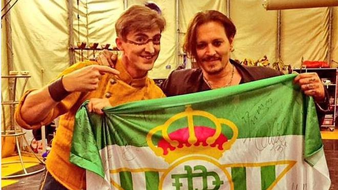Johnny Depp celebra el ascenso a Primera del Betis