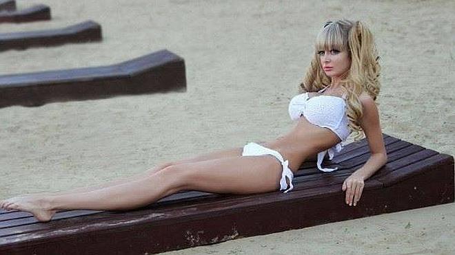 La 'Barbie rusa' llega para hacer la competencia a la 'Barbie humana'