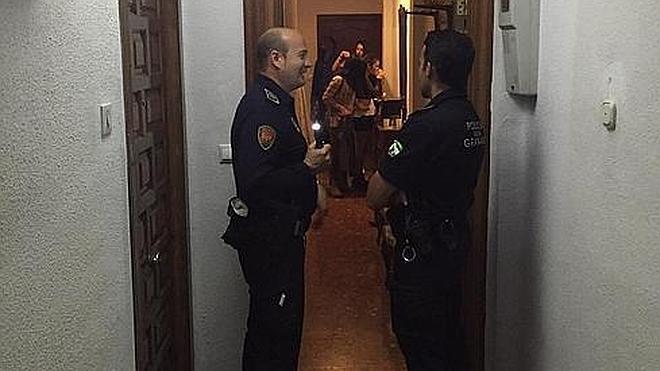 Desalojan a 89 personas de un piso de cien metros en una fiesta erasmus