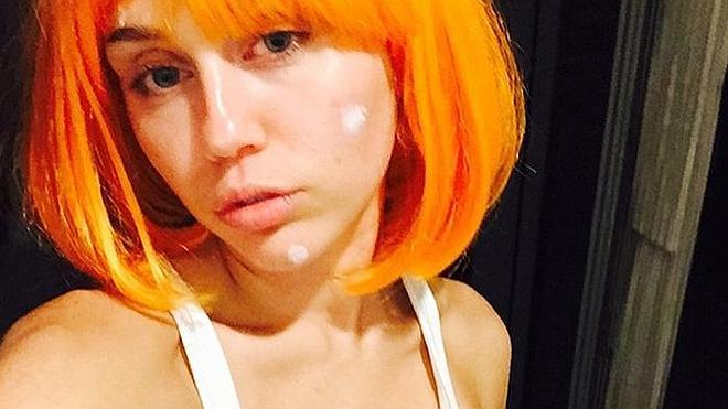 Miley Cyrus enseña un pecho y engaña a Instagram