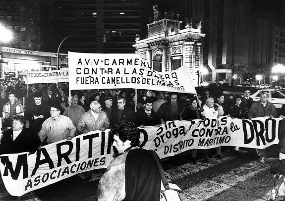 La Malvarrosa sale a la calle en defensa de su dignidad