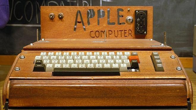 Tira una 'Apple I' sin saber que vale 200.000 dólares