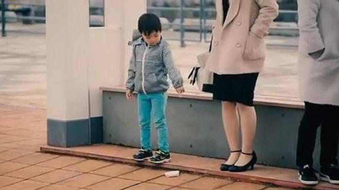 Así reaccionan unos niños cuando encuentran una cartera