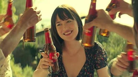 Canción del anuncio de Estrella Damm verano 2015. Maïa Vidal canta 'Our place'