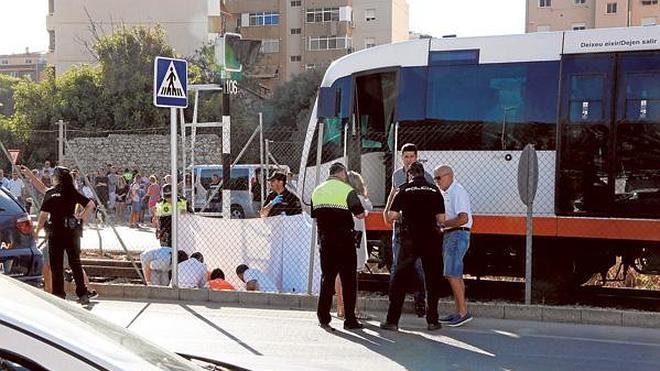La red de metro y tranvía todavía acumula un centenar de pasos a nivel sin eliminar