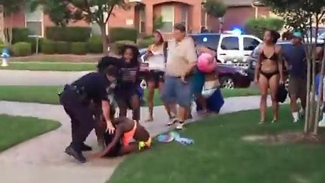 Brutal agresión policial a una adolescente de 15 años en Texas