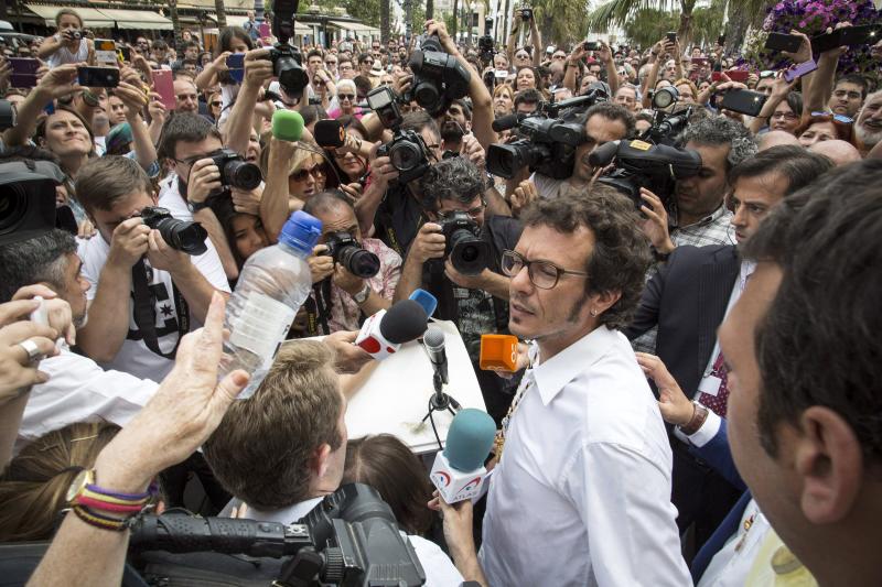 El alcalde de Cádiz cambia el retrato de Juan Carlos I por el del anarquista Salvochea