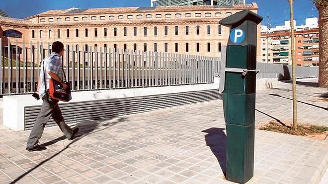 El Ayuntamiento de Valencia dejará de ingresar al año 2,8 millones si anula la contrata de la ORA