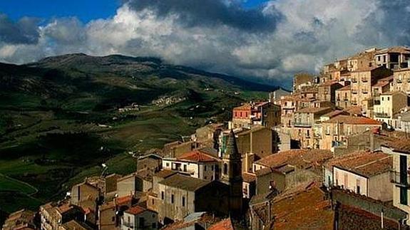 Casas a la venta por un euro en un pueblo de Sicilia