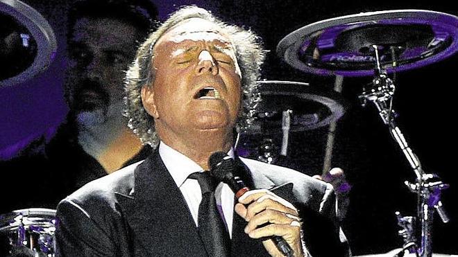Julio Iglesias, ingresado por un problema cardíaco