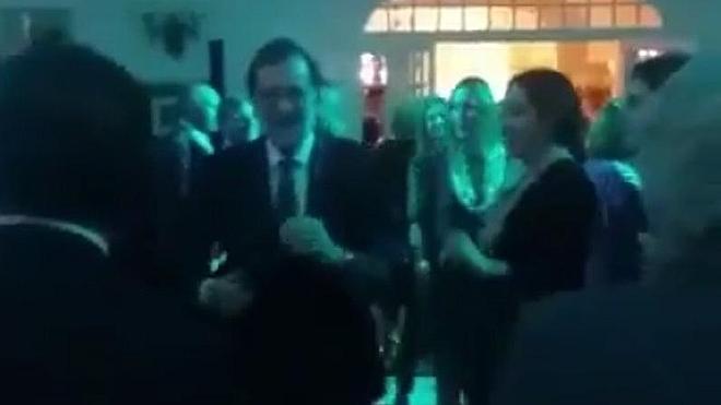 VÍDEO: Rajoy baila 'Mi gran noche', de Raphael