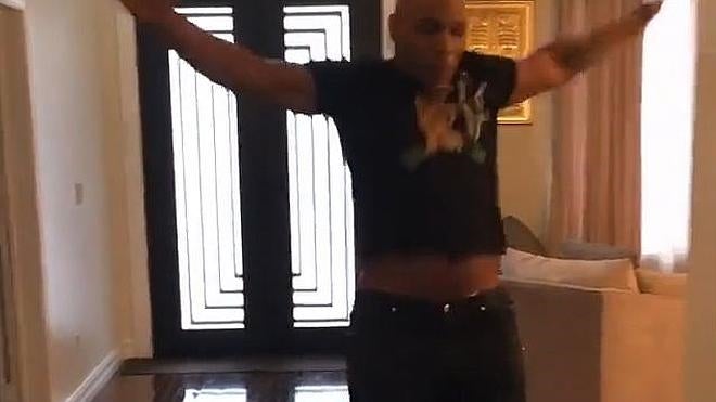 Un Hoverboard 'noquea' a Mike Tyson