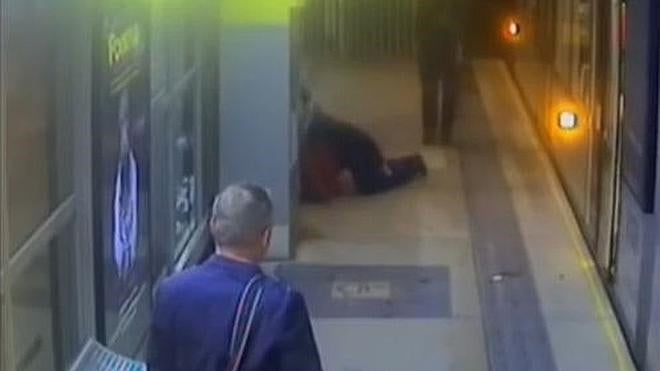 Detiene una pelea en el metro de Londres