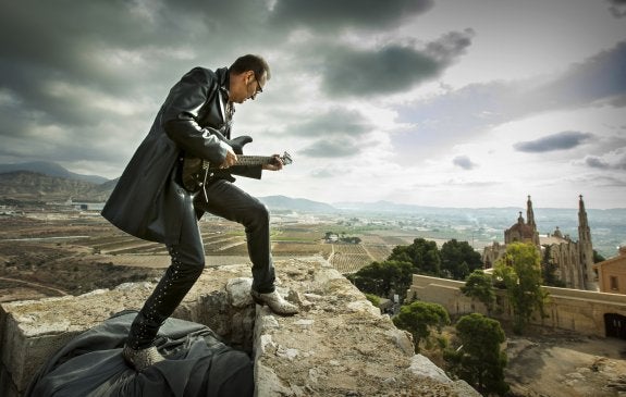 Cuatro héroes en un río de sal