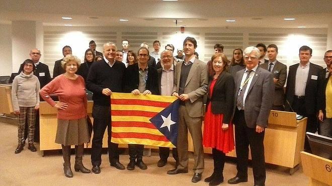 Compromís saca la estelada en el Parlamento Europeo