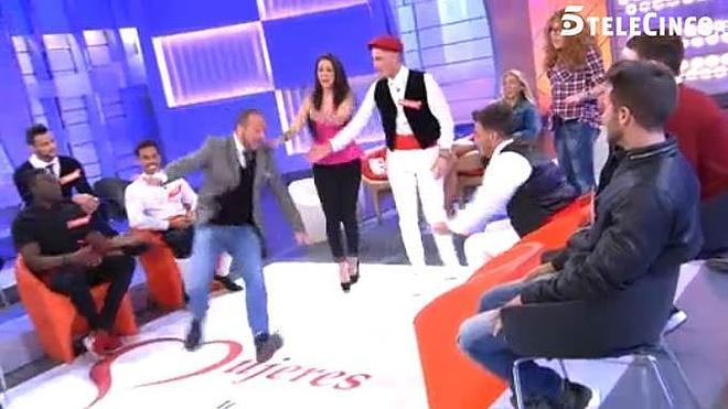 'Mujeres y Hombres y Viceversa': Nacho Montes se cae intentando imitar a David Bisbal