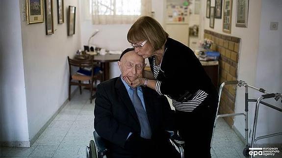 Un superviviente del Holocausto es el hombre más anciano del mundo