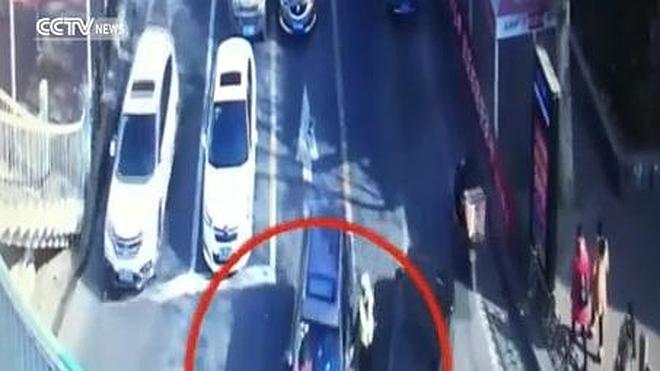 ¿Te atreverías a arrastrar con tu coche a un policía?